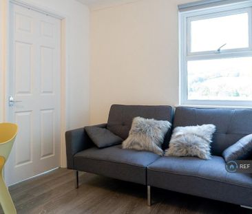4 bedroom terraced house to rent - Photo 1