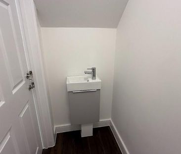 1 bedroom in a house share to rent - Photo 6