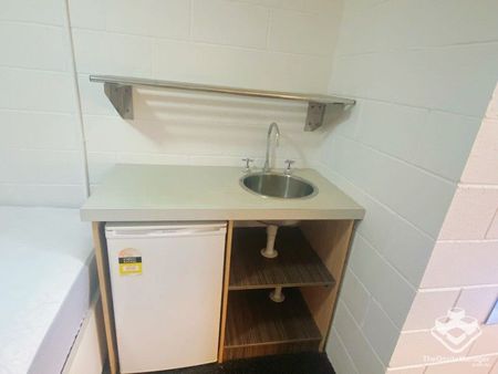 Furnished Studio Including Bills - Photo 5