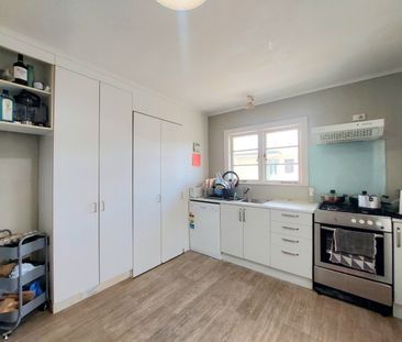 Two Bedroom Home with Stunning Water Views - Otumoetai - Photo 4