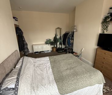 Room in a Shared House, Rye Bank Road, M16 - Photo 5