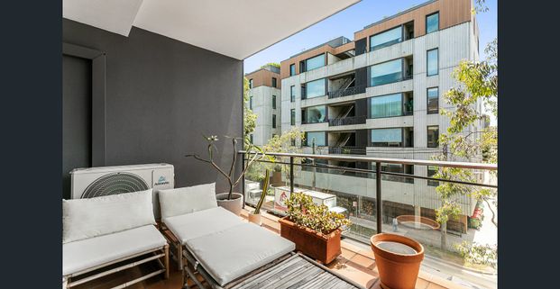 North facing stylish urban apartment - Photo 1