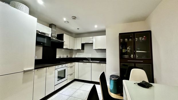 Albatross Way, London - Photo 1