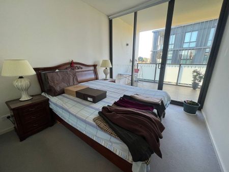 Spacious Three Bedroom Apartment in East Village - Photo 4