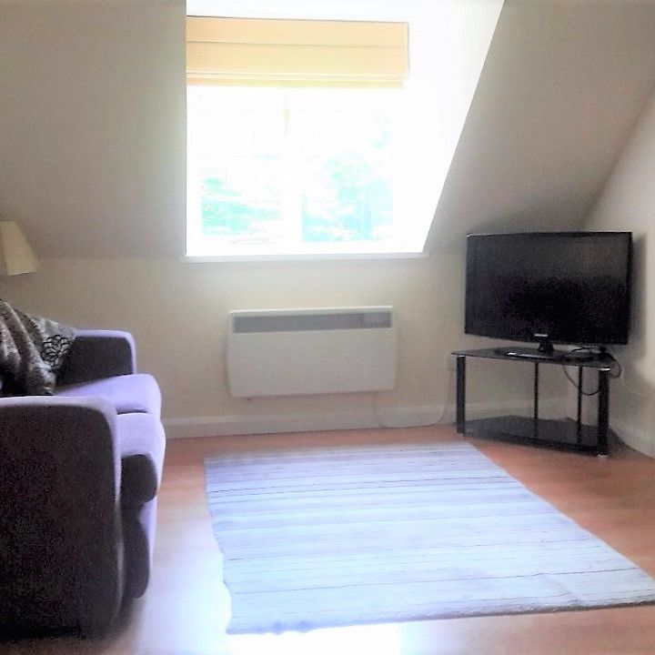 One Bedroom Flat to Let in Beaconsfield – 1 Mile from New Town - Photo 1