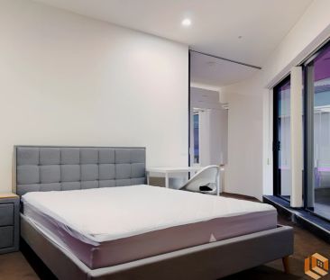 2b1b - Master Bedroom - Photo 4