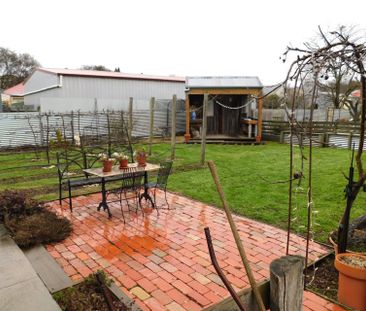 FULLY FURNISHED THREE BEDROOM HOME IN FASHIONABLE SOLDIERS HILL - Photo 1