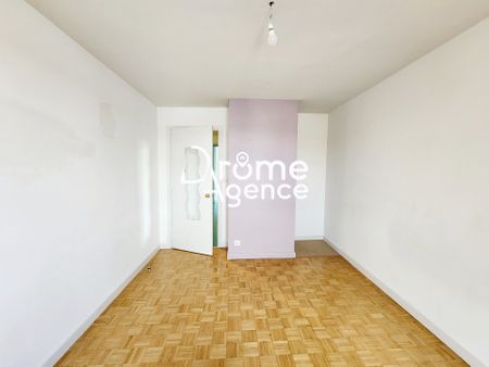 Location Appartement 5 pièces 116m² ST MARCEL LES VALENCE 26320 - Photo 3