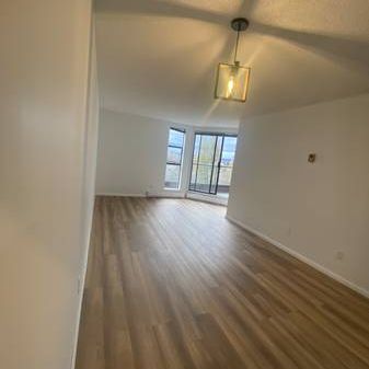 *** 1Br waterfront Penthouse Available Now *** - Photo 3