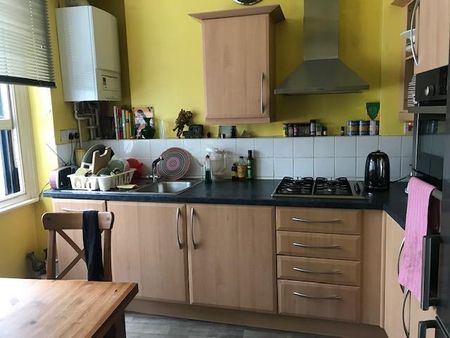 1 bedroom in a flat share to rent - Photo 4