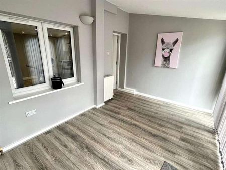 Garden Flat, Austhorpe Road, Leeds, LS15 - Photo 2