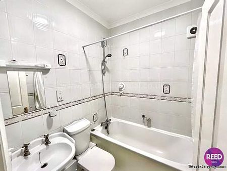 2 bedroom property to rent in London - Photo 4