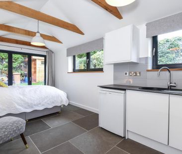 Studio to rent - Photo 3