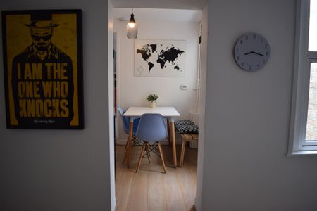 Double Loft Room-Friendly House - Photo 3
