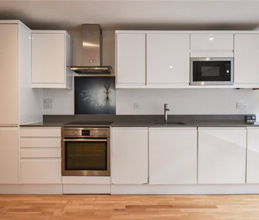 Well presented 1 bedroom apartment situated within walking distance... - Photo 4
