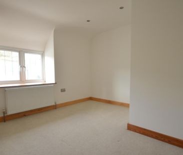 4 bedroom detached house to rent - Photo 3