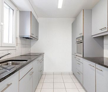 Moderne 3 1/2 - Zimmerwohnung mit verglastem Balkon - Foto 4