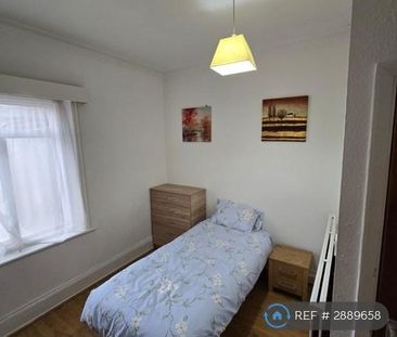 1 bedroom in a house share to rent - Photo 3