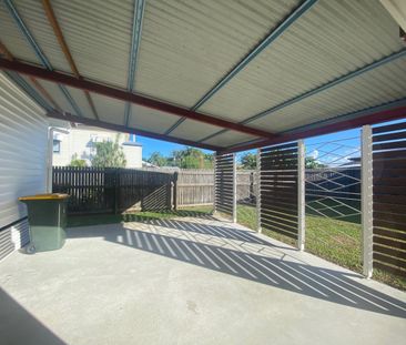 THREE BEDROOM QUEENSLANDER -QUIET AREA - Photo 4