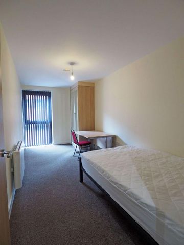 4 bedroom apartment to rent - Photo 3