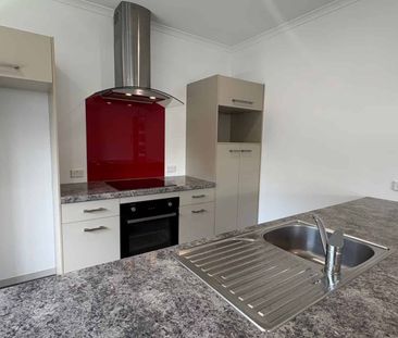 Lovely 3 Bedroom Home - Photo 5