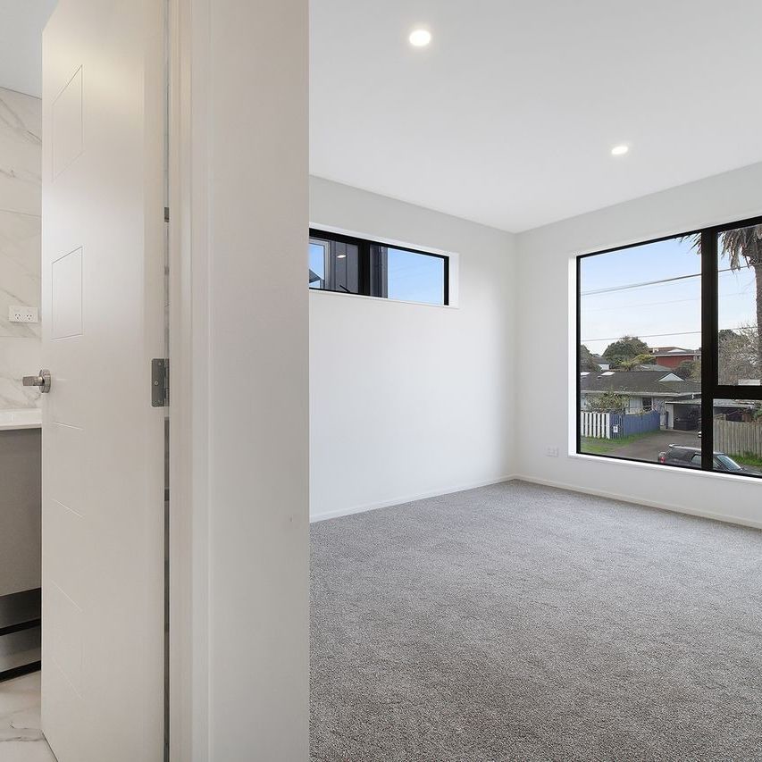 Brand-New 2-Bedroom Townhouse in Onehunga - Photo 1