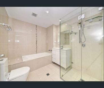 Luxrious Executive Living in Carlingford High Catchment - Photo 3