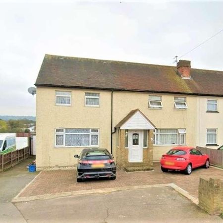 Denny Avenue, Waltham Abbey, EN9 - Photo 4