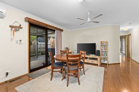 Beautifully Presented Home in Prime Location - Photo 2