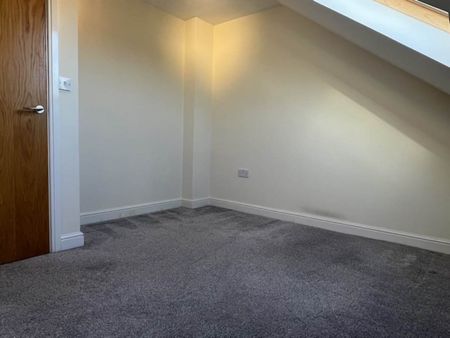 2 bed flat to rent in Old Tiverton Road, Exeter, EX4 - Photo 2