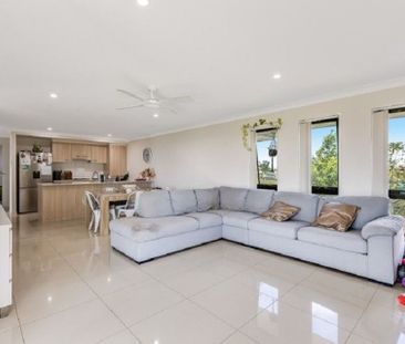 Stylish 3 Bedroom Unit Wyreema with a Spacious Backyard - Photo 2