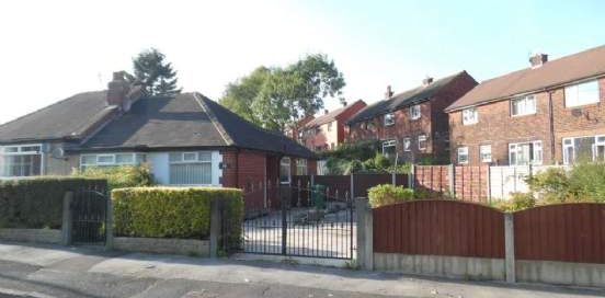 2 bedroom property to rent in Oldham - Photo 2