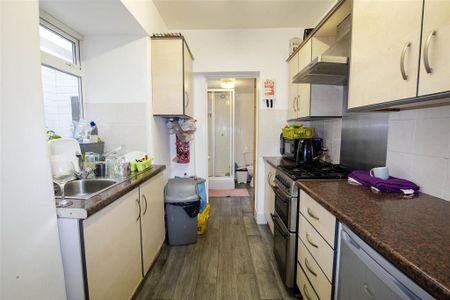 4 bedroom property to rent - Photo 5