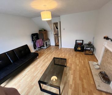 2 bedroom end of terrace house to rent - Photo 1