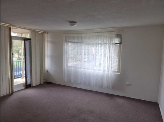 Minutes walk to Station & Shops!! - Photo 1