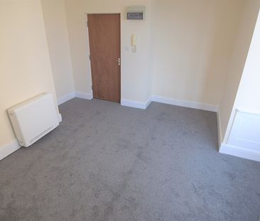 To Let Flat - Photo 1