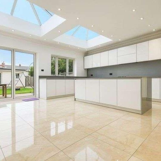 Widecombe Gardens, Ilford, IG4 - Photo 1