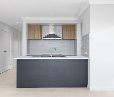 Modern Family Living in a Prime Location – 8 Sugarloaf Crescent, Banya - Photo 3