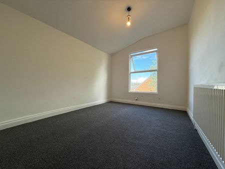2 Bed Flat, Stockwood Crescent, LU1 - Photo 2