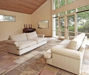 BEAUTIFUL HOME ON APPROX 1 ACRE - Photo 4
