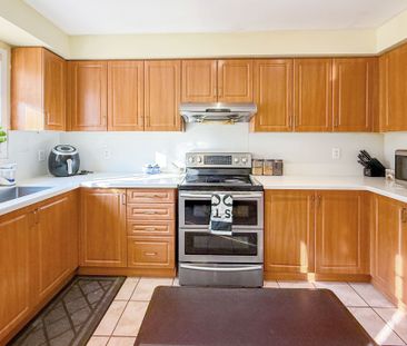 For Lease - 45 Charleswood Circle, Brampton, Ontario - Photo 6