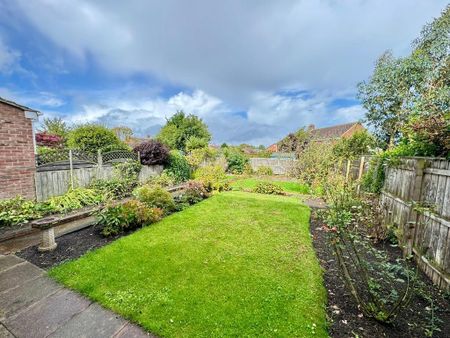 3 bedroom semi-detached house to rent - Photo 2