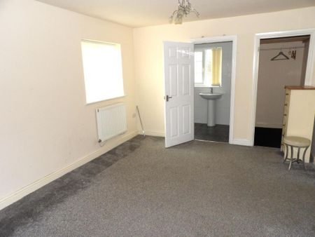 3 bedroom detached house to rent - Photo 2