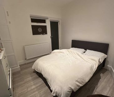 Room in a Shared Flat, Haringey, N8 - Photo 1