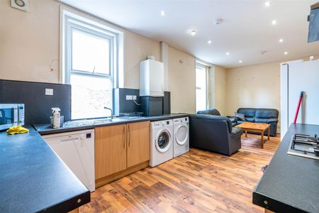 6 bed terraced house to rent in Cavendish Place, Jesmond, NE2 - Photo 2