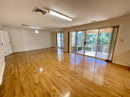 Spacious 4 Bedroom Family Home in a Quiet Cul-De-Sac - Photo 2