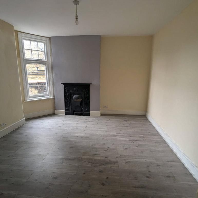 6 bedroom semi-detached house to rent - Photo 1