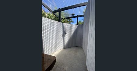 Renovated cottage with separate studio - walk to the lake - Photo 2