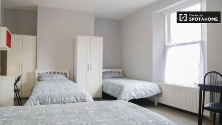 Bed for rent in 6-bedroom house in Phibsborough - Photo 2