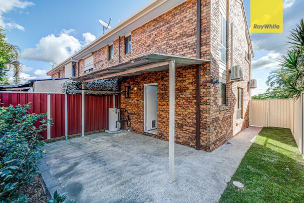 Spacious 2-Bedroom Townhouse in Prime Location - Photo 1
